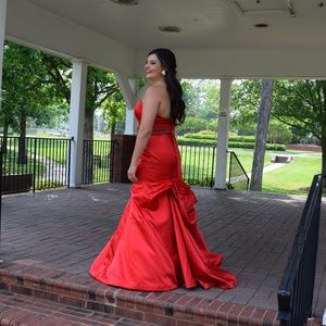 Red Sherri Hill Prom Dress